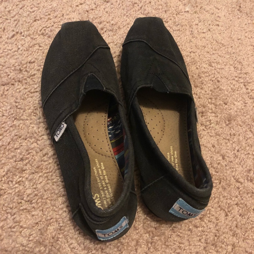 Classic all black Toms